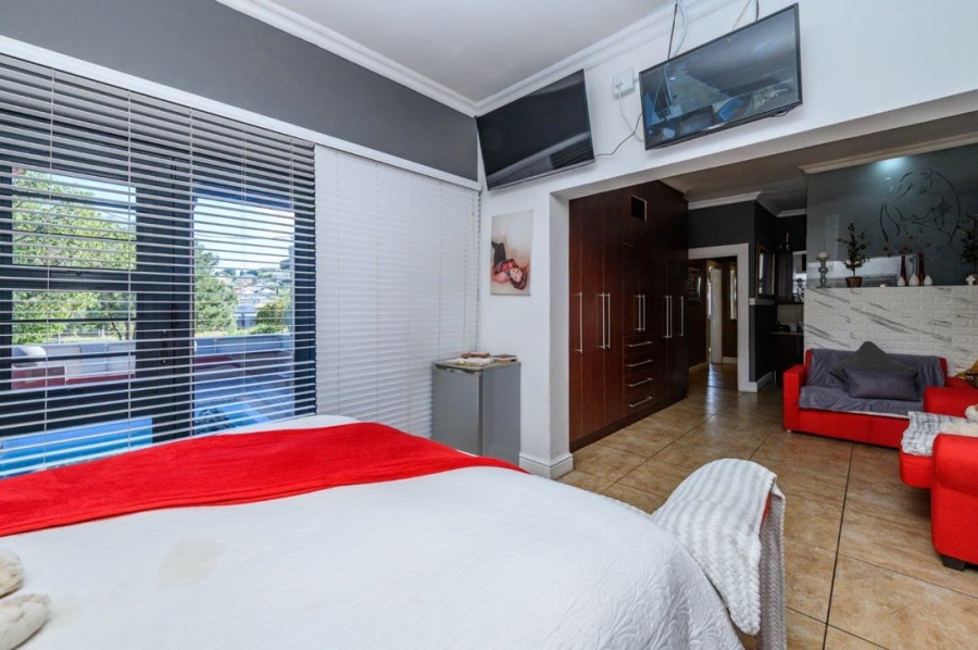 5 Bedroom Property for Sale in Van Riebeeck Hoogte Eastern Cape